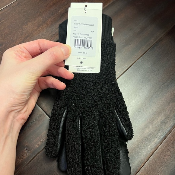 NEW! UGG Black Gloves & Mittens for Stylish Warmth - Picture 9 of 9